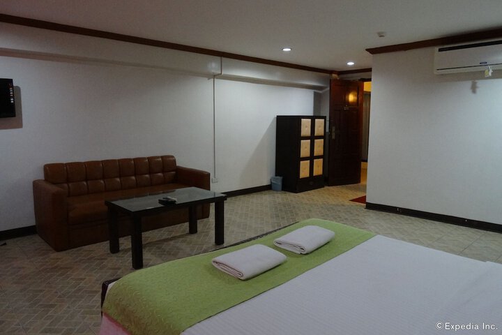 Room 27 of 46