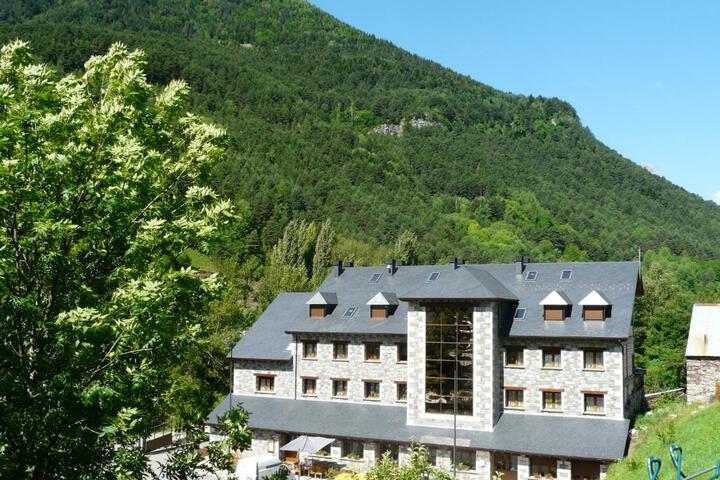 Complejo Turístico Bielsa Hotel y camping