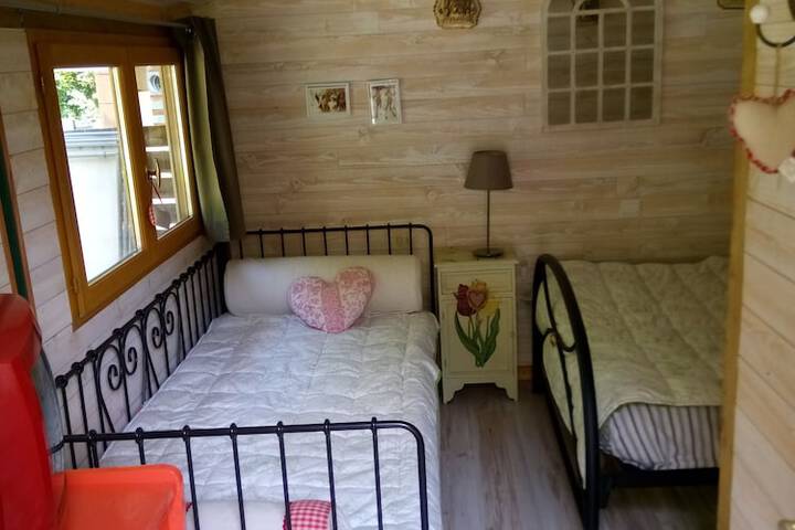 Room 5 of 12