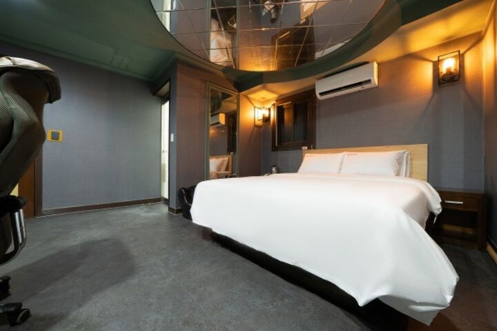Room 38 of 128