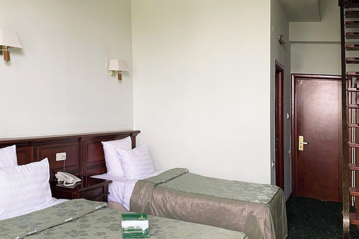 Room 35 of 141