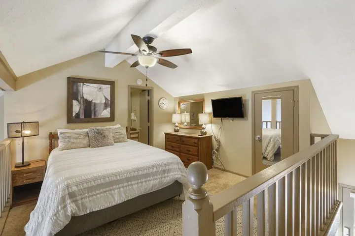 Room 4 of 13