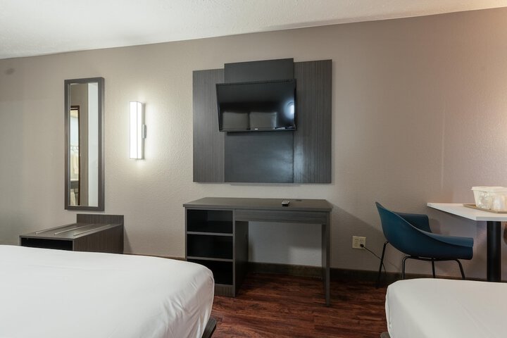 Room 9 of 32
