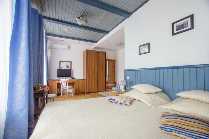 Room 4 of 69