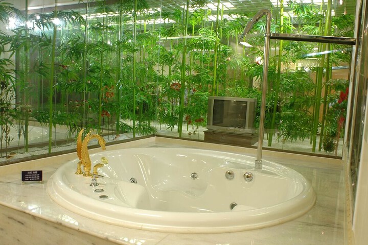 Hot Tub 36 of 51