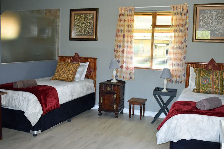 Room 30 of 102