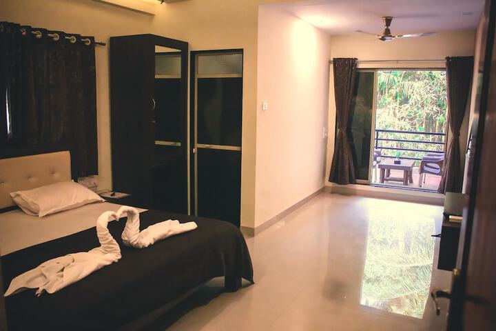 Room 5 of 28
