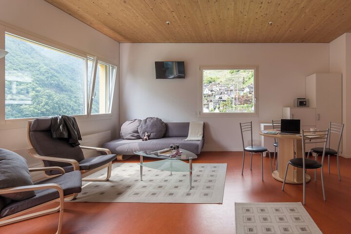 Room 2 of 39