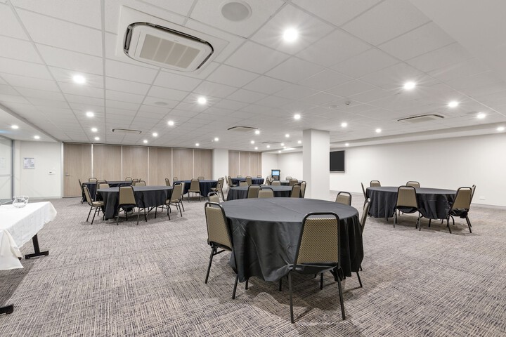 Business Center 84 of 101