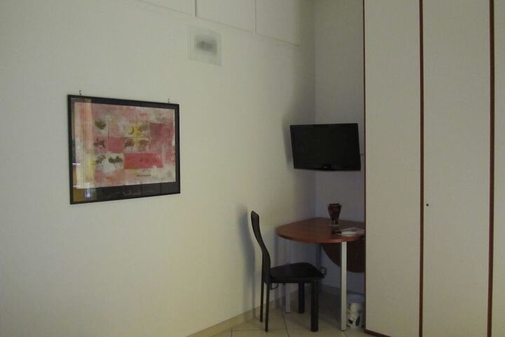Room 4 of 33