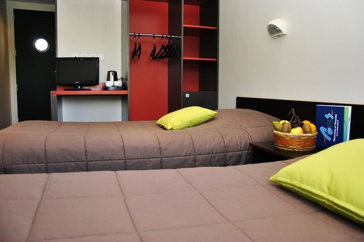 Room 4 of 34