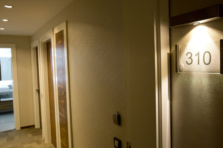 Ballroom/Hall 14 of 18