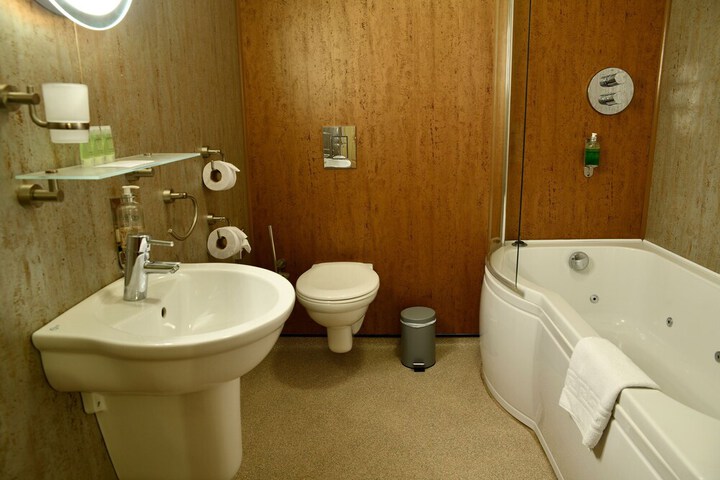 Room 46 of 73