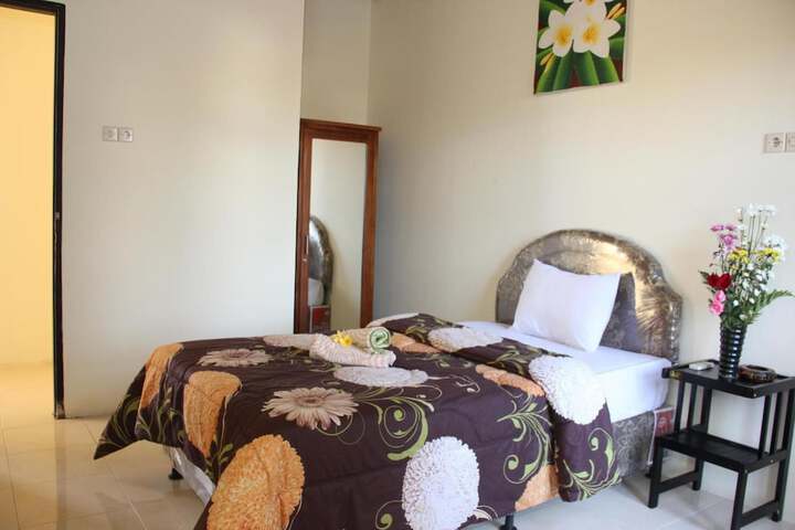 Room 9 of 32