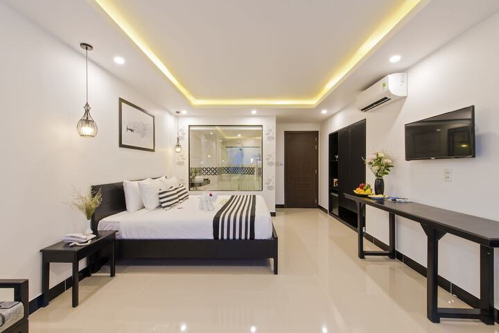 Room 4 of 143
