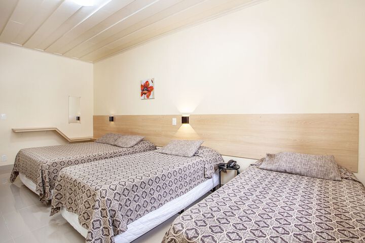 Room 34 of 166