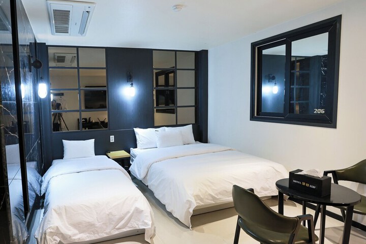 Room 63 of 93
