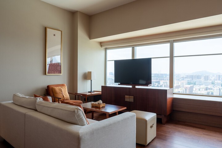 Room 8 of 48
