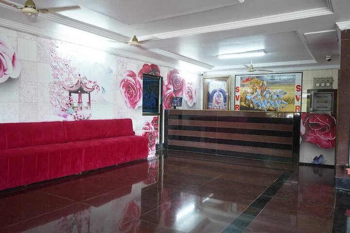 Room 5 of 16