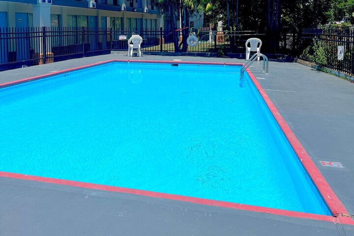 Pool 24 of 28