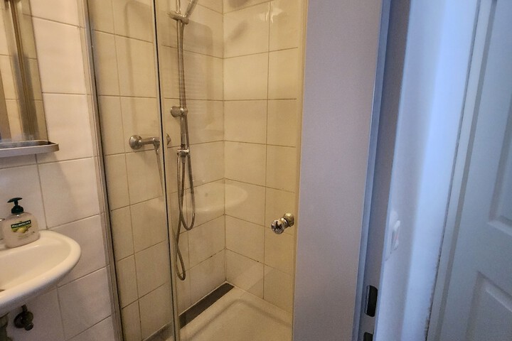 Room 13 of 27
