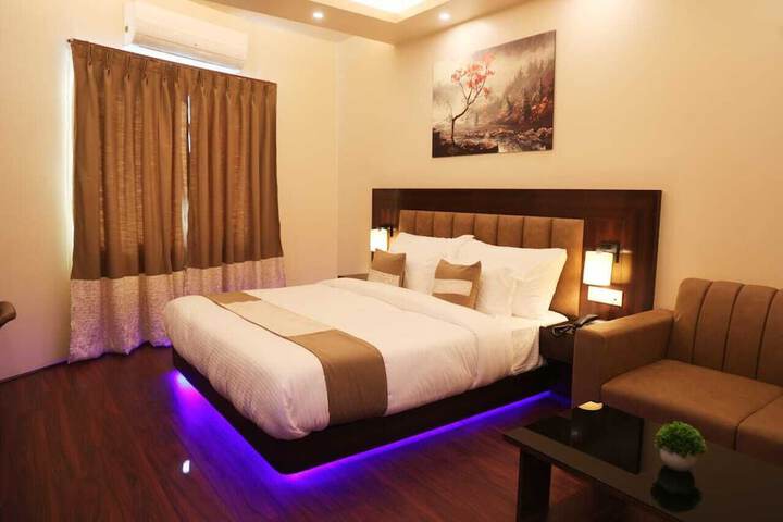 Room 9 of 30