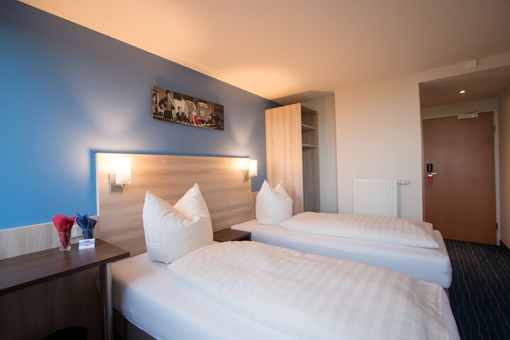 Room 10 of 40