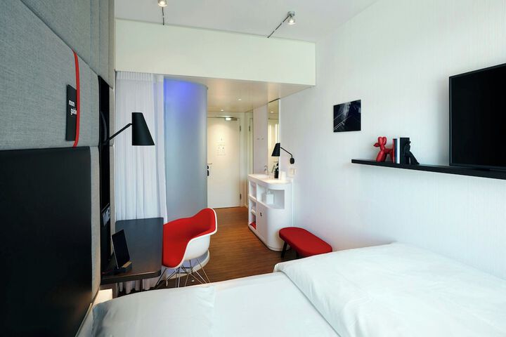 Room 15 of 43