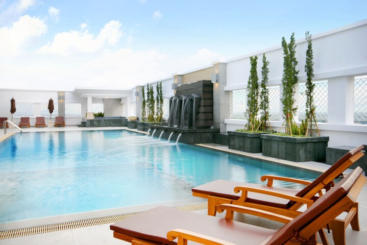 Hotel with Pool