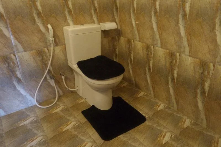 Room 11 of 11
