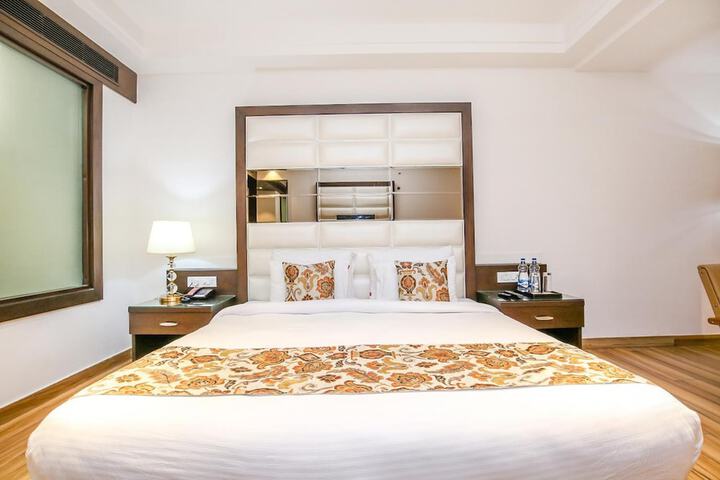 Room 33 of 74