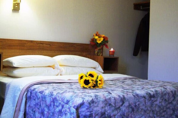 Room 3 of 65