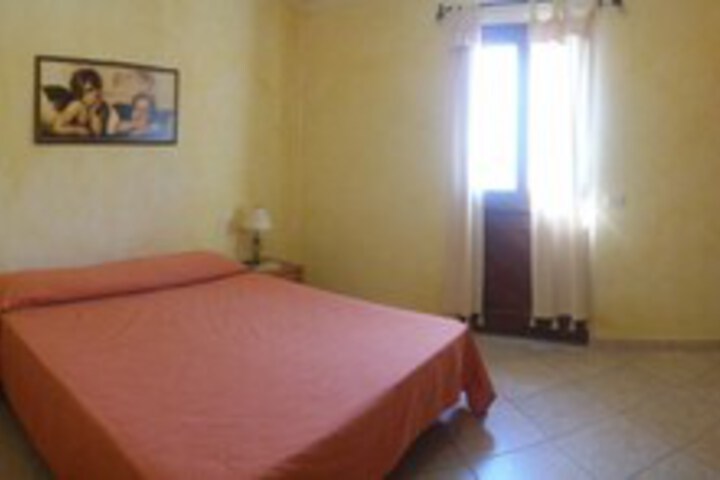 Room 70 of 76
