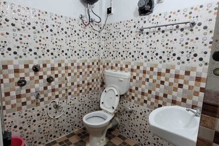 Room 8 of 15