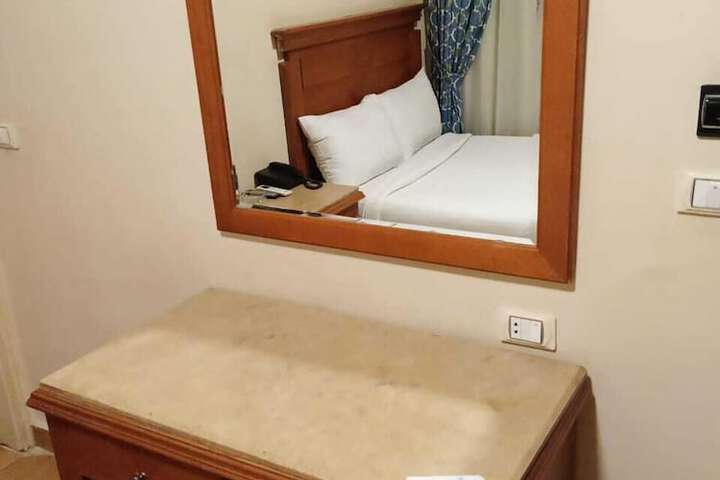 Room 6 of 23