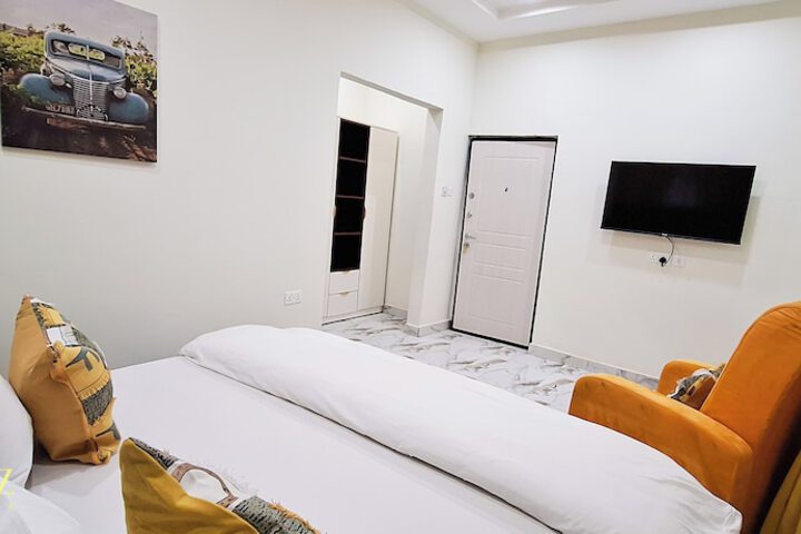 Room 12 of 38