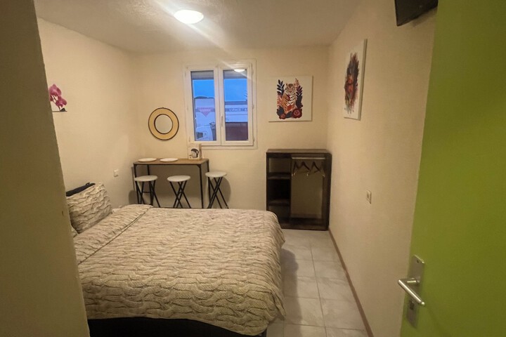 Room 10 of 51