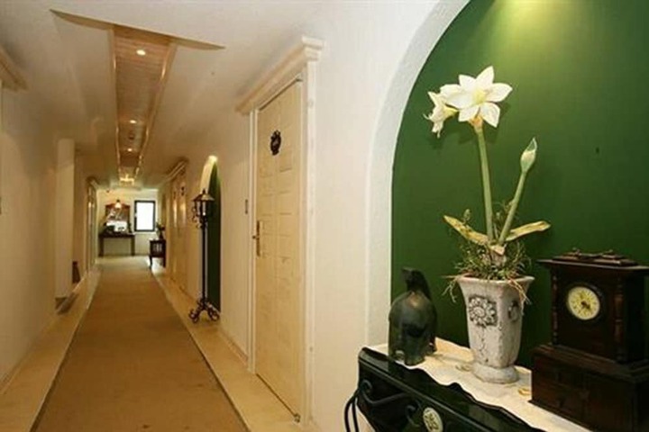 Ballroom/Hall 97 of 111