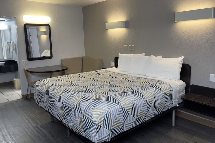 Room 15 of 40