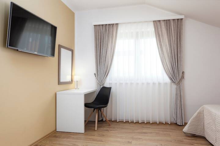 Room 8 of 72