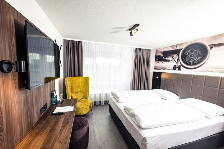 Room 11 of 38