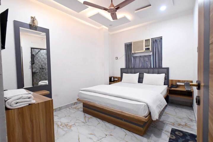 Room 14 of 29
