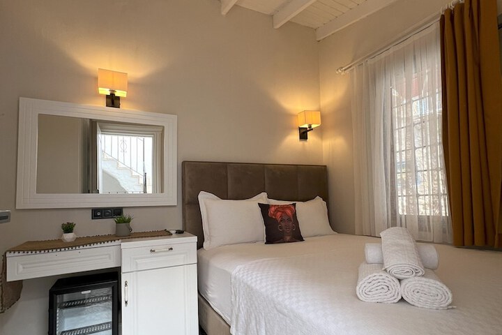 Room 5 of 50