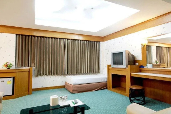Room 7 of 14