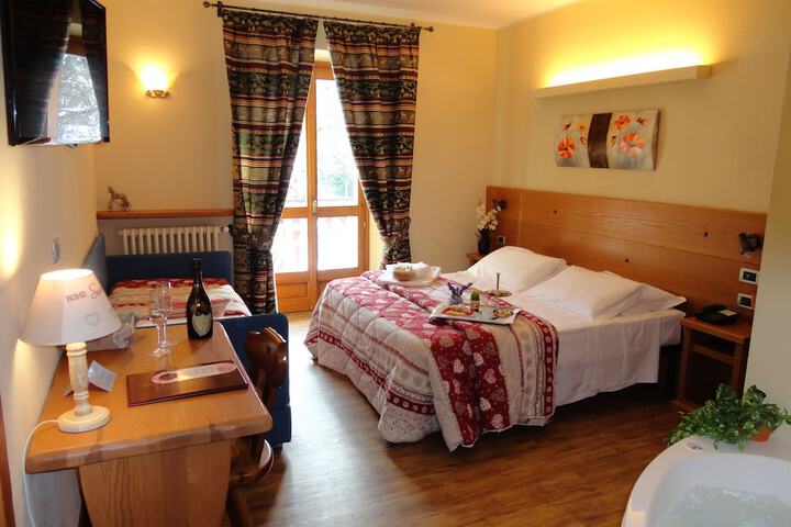Room 8 of 33