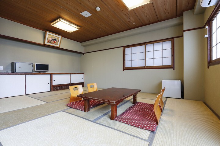 Room 8 of 52