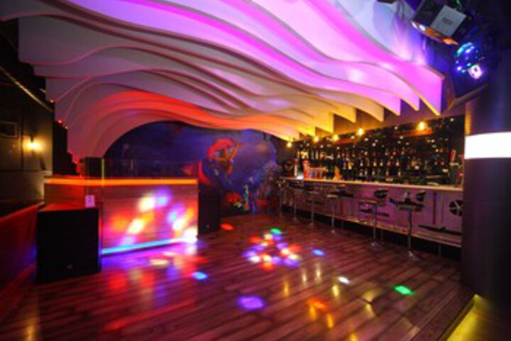 Lounge 2 of 36