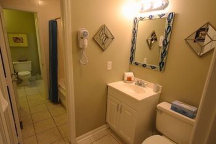 Room 6 of 76