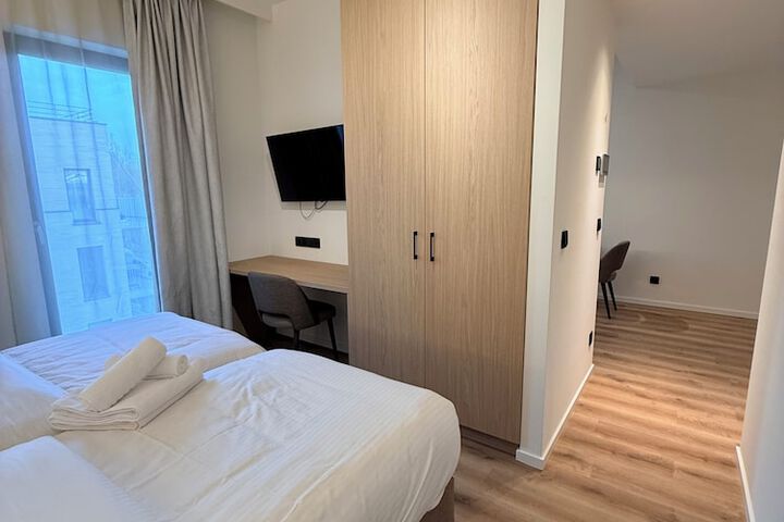 Room 9 of 28