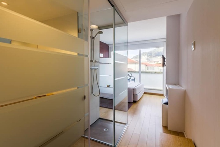 Room 28 of 38